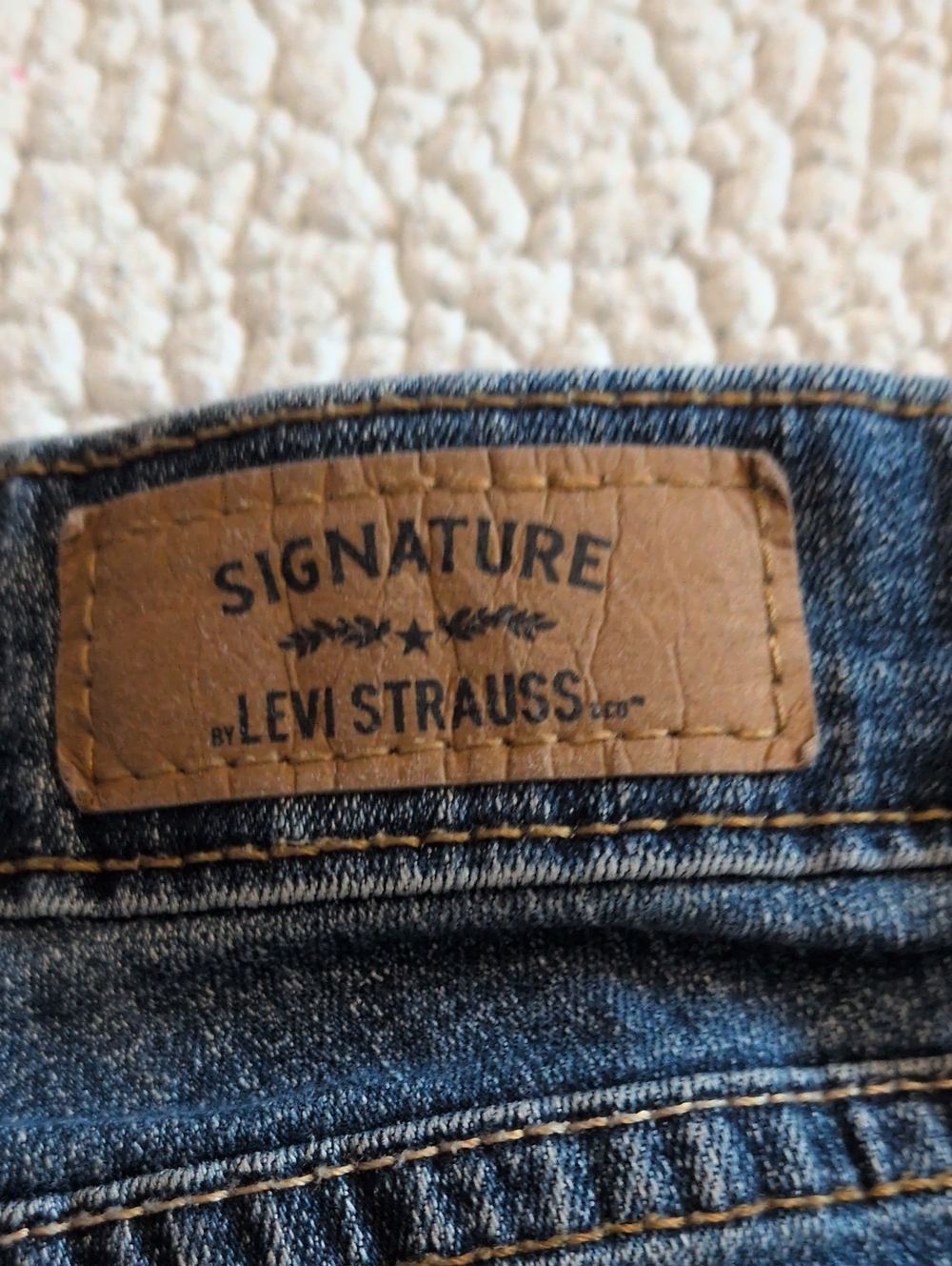 Levi's Signature Modern Stretch Acid Washed Distressed Denim Shorts Retro Summer - Picture 4 of 10